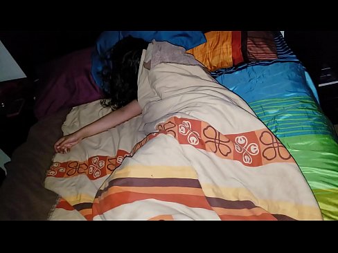 ❤️ Stepson ag bualadh lena leasmháthair óg agus í ina codladh. ❤️ Porn ardchaighdeáin ag ga.teencumpot.ru ❌️❤